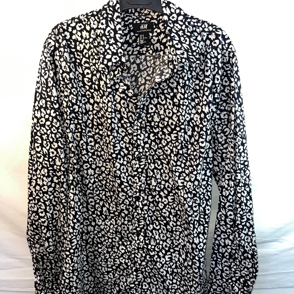 H&M - Black & White Baby Cat/Leopard Print Dress Shirt - Like New/EUC - Stretchy